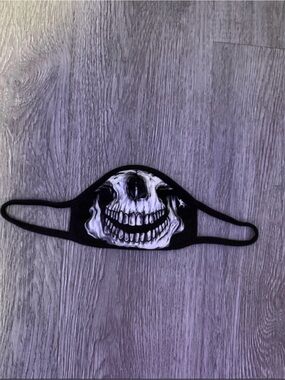 Black Skull Print Face Mask for Women - Stylish Protective Covering